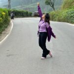Archana Ravichandran Instagram - Take only pictures📸, Leave only footprints 👣 #keraladiaries🌴 #Munnar