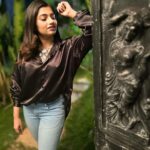 Archana Ravichandran Instagram - Hate is heavy; Love is light 🪶 Choose wisely ! Outfit : @sesha_bridalwear Styling : @_.priya.dharshini_ Elements on East Coast