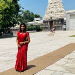 Archana Ravichandran Instagram - Had such an amazing day exploring the architecture of our ancient tamil emperors. This day was such an eye opener for me and it also made me feel proud that I’m a Tamilian whose ancestors were full of vision with such a revolutionary architectural intelligence. I would suggest everyone to go explore these places and know our history which will make us appreciate our ancestors which would lead us to compare the lives they left for us and the life we are living right now. Surprisingly I’m shocked to see we are nowhere near to the life they led on those days. This makes me ask myself a question. Am I right track ? What is my vision ? What will i leave behind for my future generations ? This was not yet another temple visit for me. This was my first ever visit to a historic place. This day was an absolute stunner for me. I also feel really happy to share this with you guys (if you really had the time and patience to read the caption) through this medium because “yaan petra inbam peruga ivvaiyagam”. . . . . Saree : @vinus_vogue Blouse : @abarnasundarramanclothing Kanchipuram, Tamil Nadu