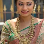 Archana Ravichandran Instagram - An unreal baby shower makeover on my real beloved @vj_archana_ for the trending Raja Rani airing on @vijaytelevision It was a 2 days shoot and we created this classic traditional look in an ethnic saree. @vj_archana_ @mokshe_rental_destination @keerthana_makeup_and_hair @d_blossoms_saree