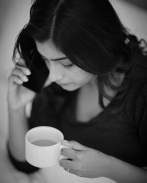Archana Ravichandran Instagram - Morning vibes: Hearts, coffee, and cravings all in bed ☕❤🍟 #LazySunday

Mua : @jiyamakeupartistry 
PC : @dhanush__photography 
Hair : @keerthana_makeup_and_hair 
Location : @ambicaempirechennai