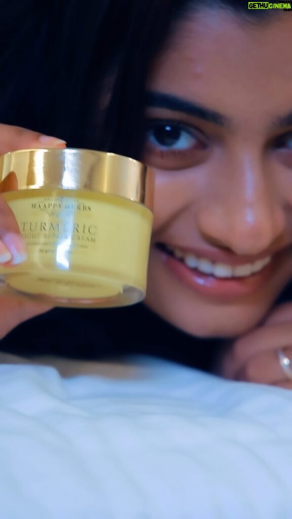 Archana Ravichandran Instagram - @haappyherbs Sharing a beauty secret with you all! Tried and tested ✅ This Turmeric Night Cream by Haappy Herbs ( tag Haappy Herbs) is just so good. ✨✨ It’s a recipe passed down from generations and has clarified my skin and reduced my dark circles like never before ! This is truly a a golden find and I’m very happy to see a change just after 10 days of using ! 🌱🌱 Check the link in my bio to get yours now ! #haappyherbs #skincare #darkcricles #pigmentation #dullness #organic #reels #trending #bigboss Team Mua : @jiyamakeupartistry Hair : @keerthana_makeup_and_hair VC : @dhanush__photography Location : @ambicaempirechennai Ambika Empire Chennai