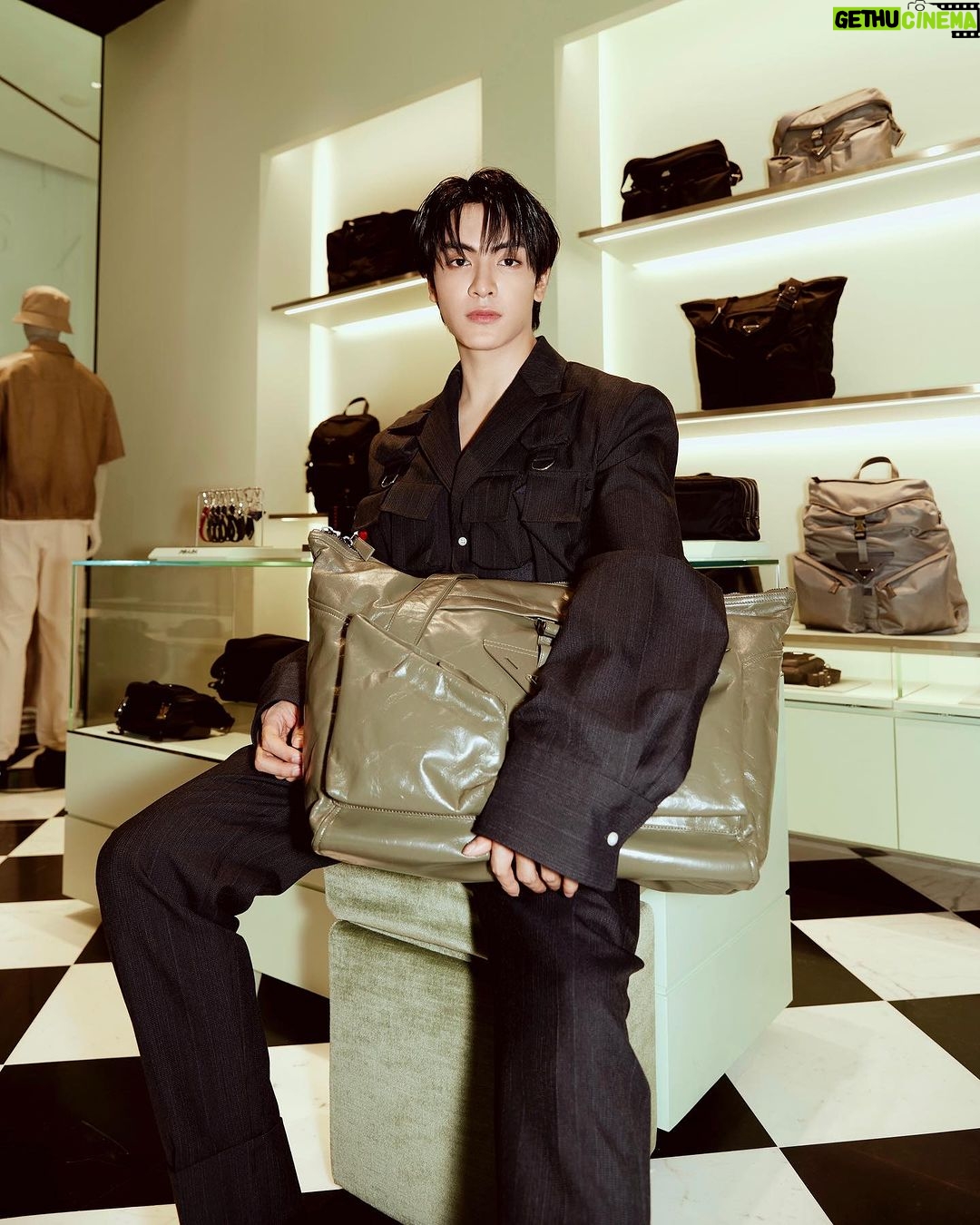 Archen Aydin Instagram - New store in Siam Paragon #Prada