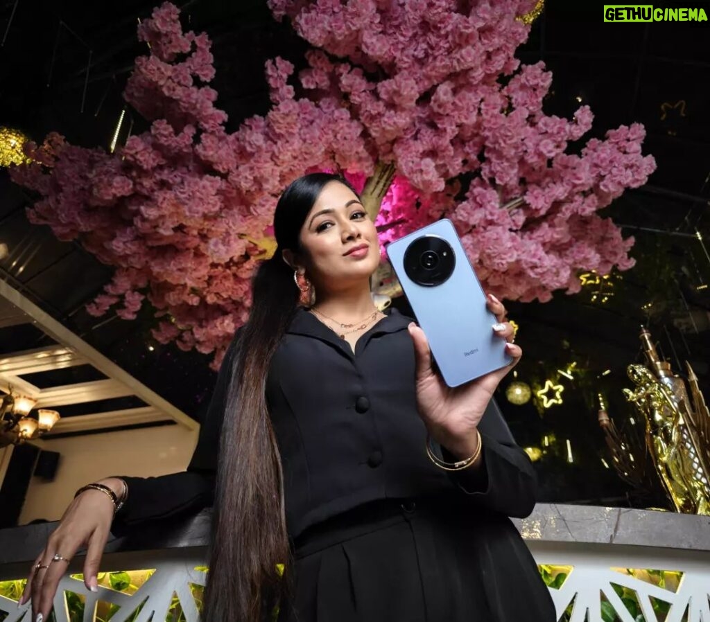 Archita Sahu Instagram - #RedmiA3 in Lake Blue is my new favourite! Such a classy colour. Get your hands on the #SmoothAndStylish #RedmiA3 with Premium Halo Design and 90Hz Display on 23rd February. A special launch price starting at ₹6,999*.