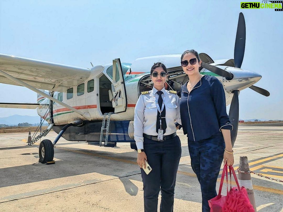 Archita Sahu Instagram - She was the pilot of my recent flight. ମନରେ ଅସୁମାରୀ ସ୍ବପ୍ନ ଓ ପାଦେ ଆକାଶ ଛୁଇଁବାର ଇଚ୍ଛା ❤️ Her success story as a pilot reveals the capabilities of women who can balance work and home. I too feel proud of her and every working woman ! And I promise to stand for those who still feel insecured. On this women’s day let’s spread this message that every woman has the right to pursue her dream profession. HAPPY WOMEN’S DAY🙏 #ପାଦେଆକାଶ @captain_hemanjali_byram #happywomensday