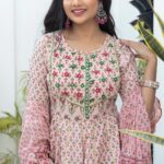 Archita Sahu Instagram – Here is one more look from the beautiful ‘SHE’ collection from @_twinkle_boutique_
#looks #indowestern #indian #indianwear #lookdodia #archita #lookstyle #feminine