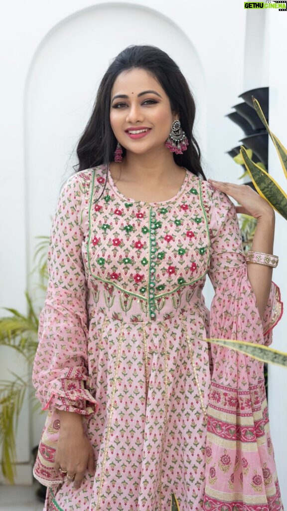 Archita Sahu Instagram - Here is one more look from the beautiful ‘SHE’ collection from @_twinkle_boutique_ #looks #indowestern #indian #indianwear #lookdodia #archita #lookstyle #feminine