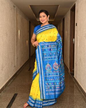 Archita Sahu Instagram - Odisha’s weavers are creating masterpieces with our neelachakra depicting the symbols of our Lord Jagannath temple. @iktaara_by_anindita you are an incredible supporter of Odisha handlooms and m glad to have find you ❤️
#magnumopusodishaweaves
#iktaaraodiyavarnamalasaree
#MyHandloomMyPride #vocalforlocal #wearhandloom #handloomsaree  #archita #sabyarchita #odishaweaves #odishahandloom #sareestyling #fashionstyling #archita #sareefashion #sareelove #odishaloom  #pattasaree #sareeindia