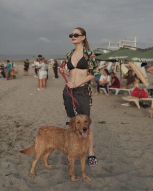 Arci Muñoz Instagram - Weekend seesh!! 🏝️🌊🤙🏻⛱️