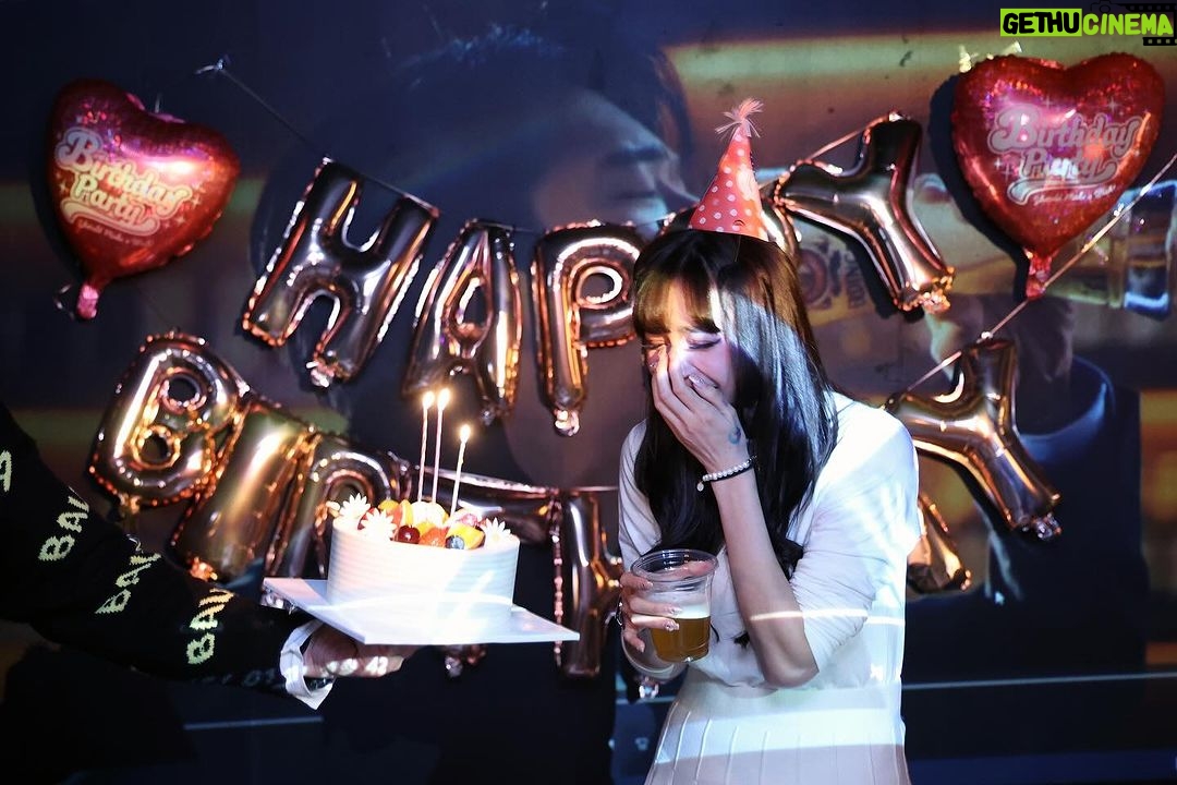 Arci Muñoz Instagram - 감사합니다!!!! 💜🎂 Seoul, South Korea