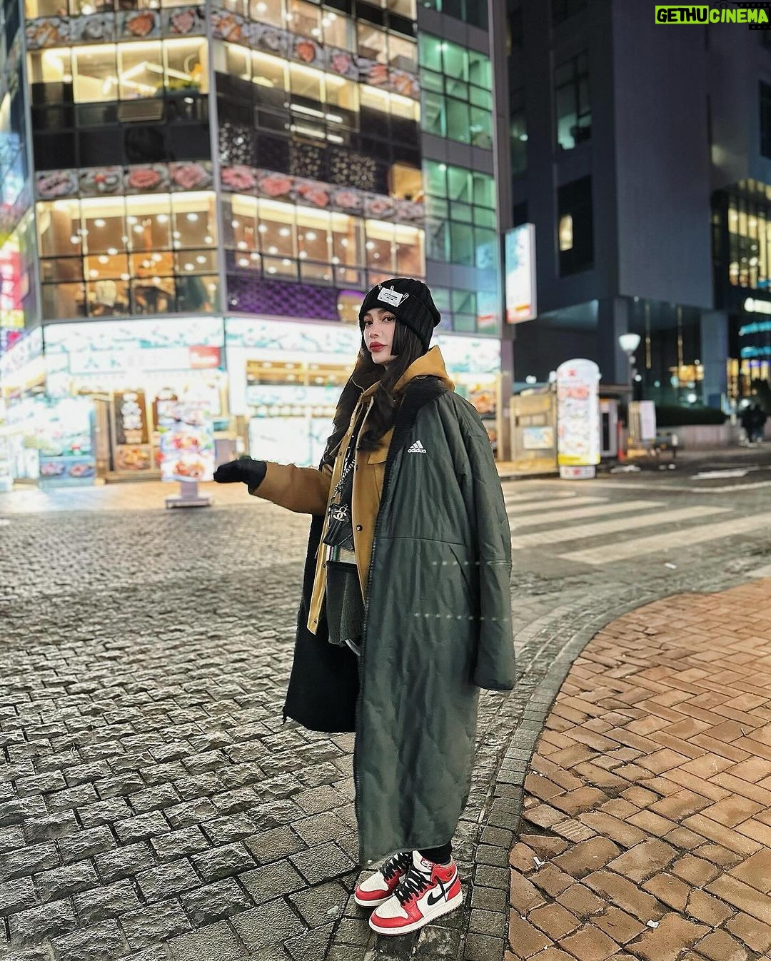 Arci Muñoz Instagram - #seoul ang lamig moo!! Pero mas malamig pa din ex mo! 🥶 #arcismundo 🇰🇷 Seoul, South Korea