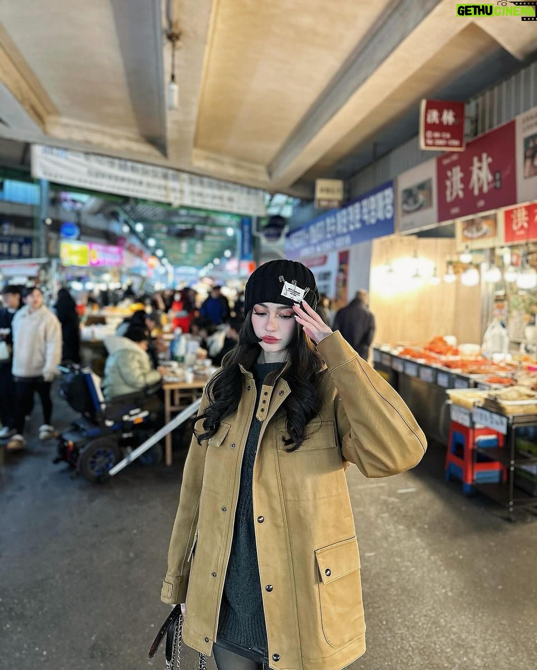 Arci Muñoz Instagram - #seoul ang lamig moo!! Pero mas malamig pa din ex mo! 🥶 #arcismundo 🇰🇷 Seoul, South Korea