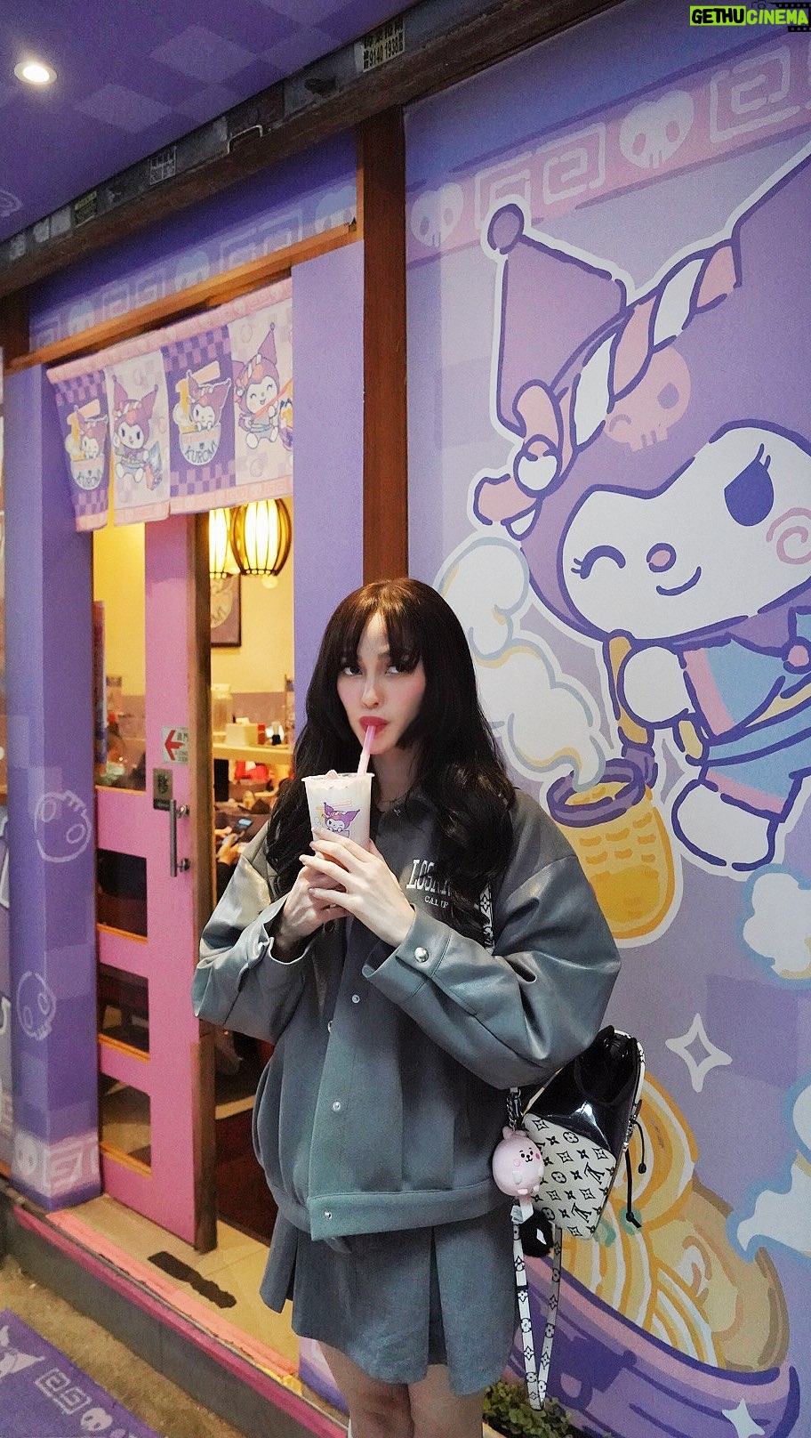 Arci Muñoz Instagram - Emo hello kitty #kuromi 🖤💜 📍 @ramenirohahk