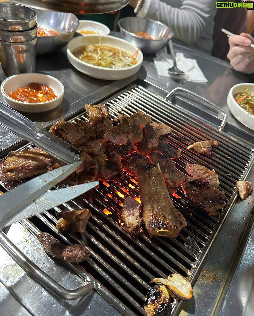 Arci Muñoz Instagram - Local. 🇰🇷 🥘🥘🥘 Seoul, South Korea