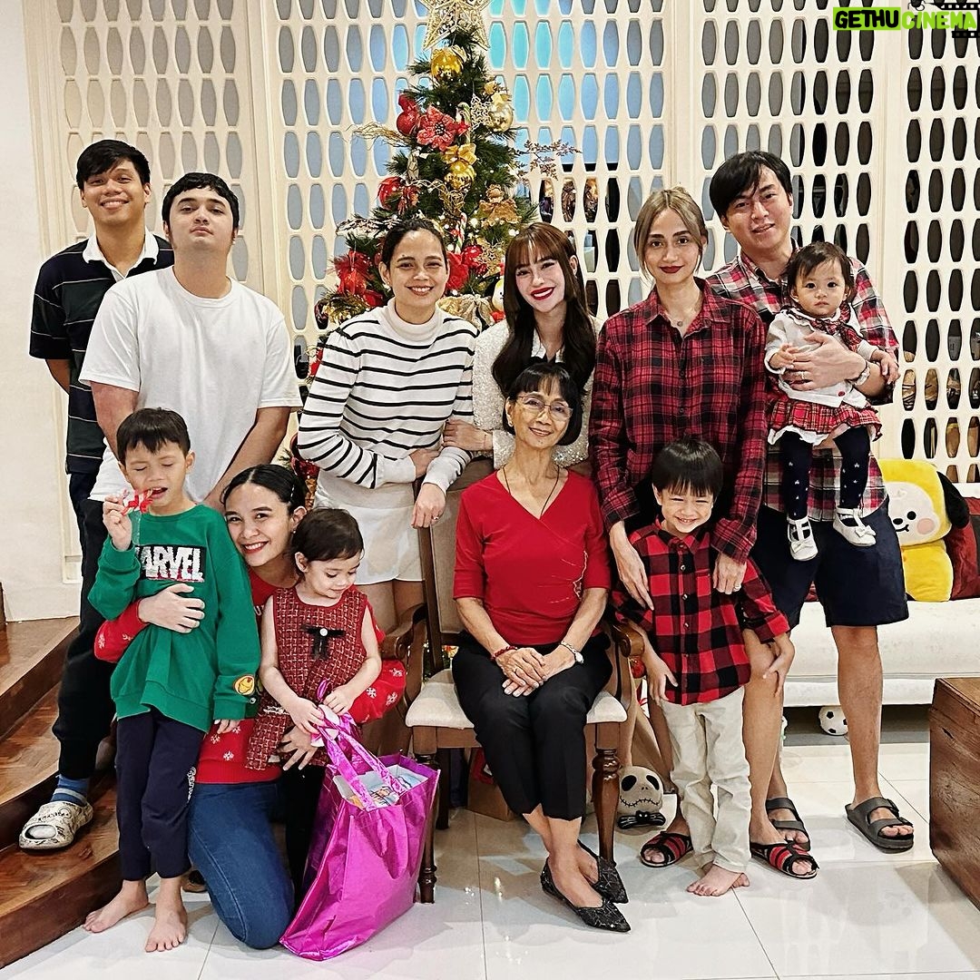 Arci MuΓ±oz Instagram - Itβs not under the tree that matters, itβs whoβs around it. #merrychristmas ππππβ€οΈπ§π»βππ
π»πΌπ»πΊ