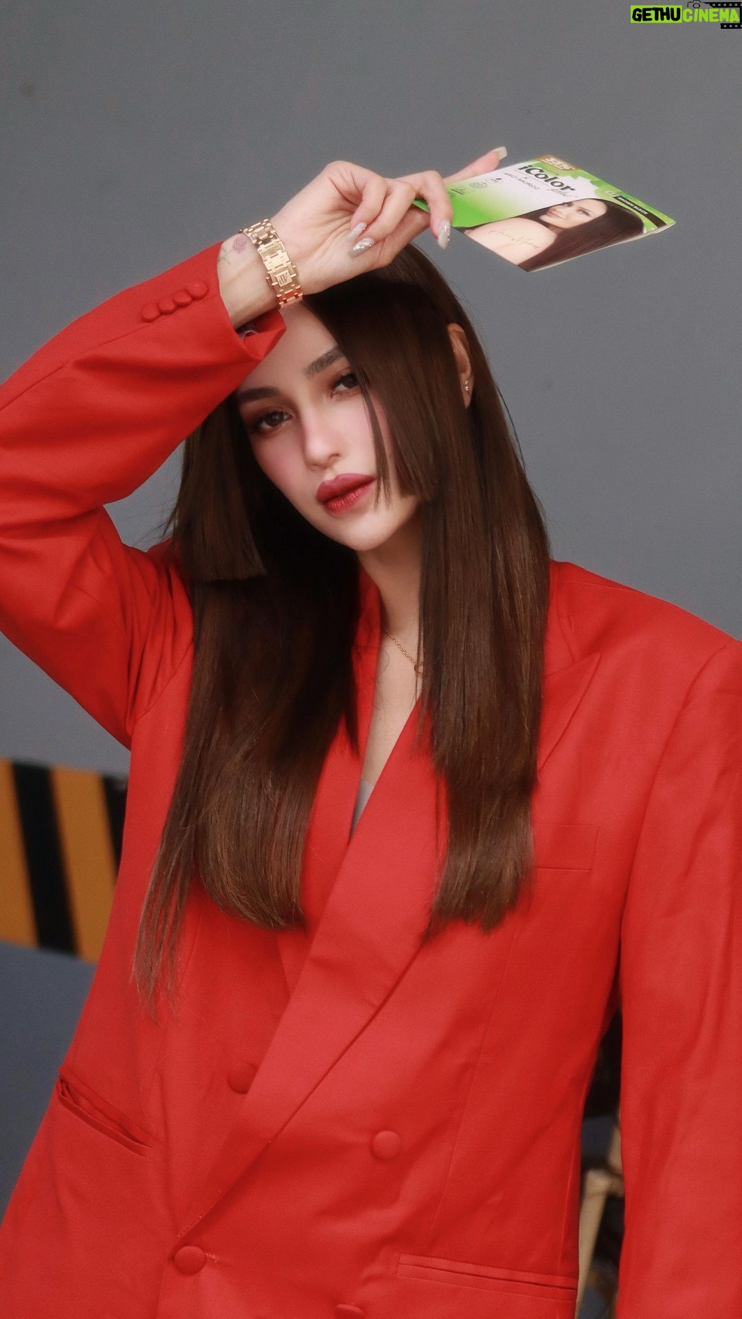 Arci Muñoz Instagram - Embracing the power of color with a touch of fiery confidence. 💋 Love how iColor Plus x Arci Muñoz Caramel Brown elevates my style. 🎀 Check out their fab shades at @icolor_ph’s official online stores on Lazada, Shopee and website 🛒 greatlengths.store