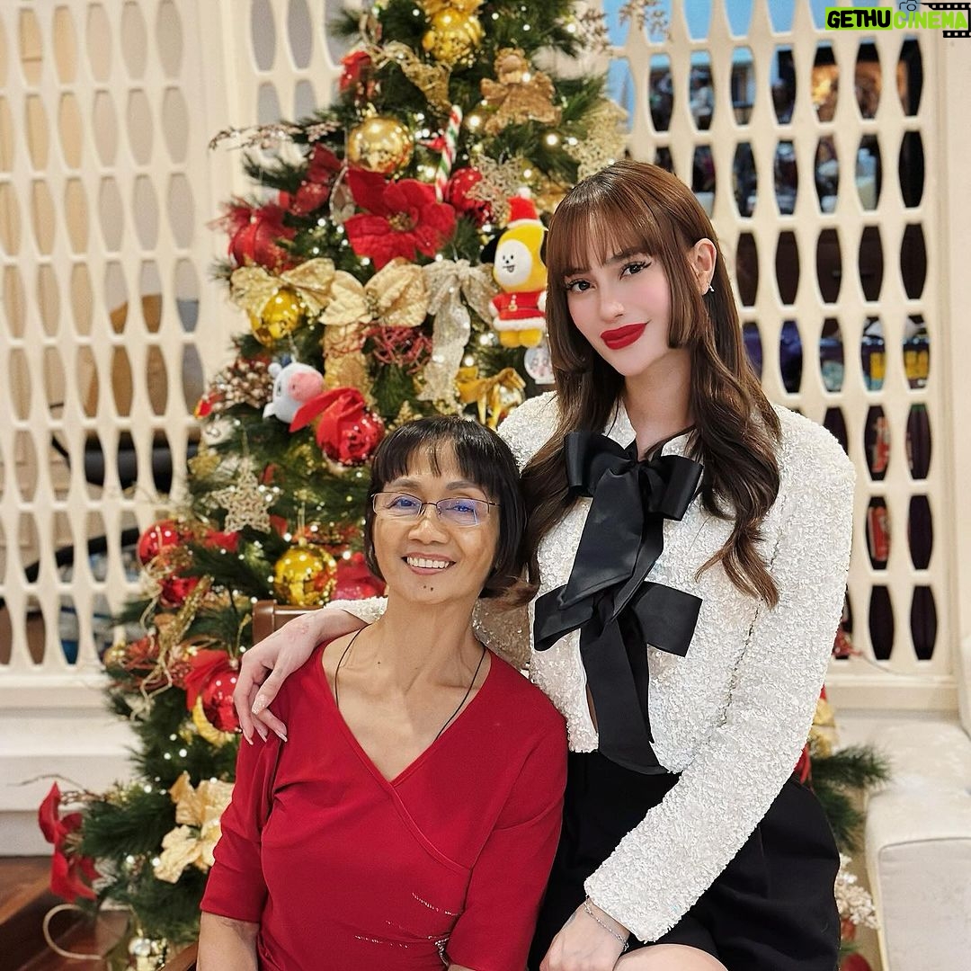 Arci MuΓ±oz Instagram - Itβs not under the tree that matters, itβs whoβs around it. #merrychristmas ππππβ€οΈπ§π»βππ
π»πΌπ»πΊ