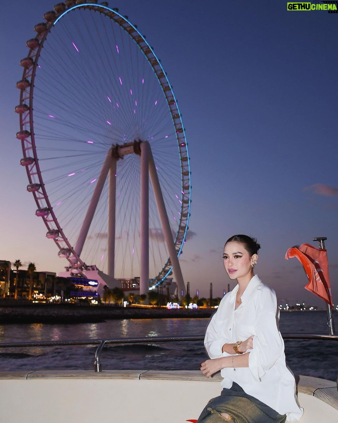 Arci Muñoz Instagram - ➡️ love how the #dubai sky changes as ya swipe.☺️🌏 💜🖤💙🩵🩶🤍 Dubai, United Arab Emirates