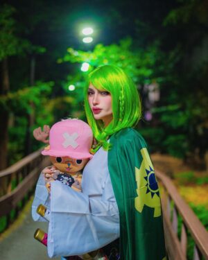 Arci Muñoz Instagram - I am roronoa zara Daughter of #zoro 💚 #hiyori #onepiece #wano #halloween 

@akiraharigae