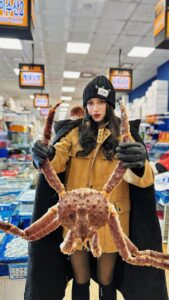 Arci Muñoz Instagram - Ze happiest when surrounded with food!! 🥘 🍖🍗🧆🍲🍛🍜 #foodtrip from #gwangjangmarket to the biggest seafoood market in seoul #norianjinfishmarket #arcismundo Seoul, Korea