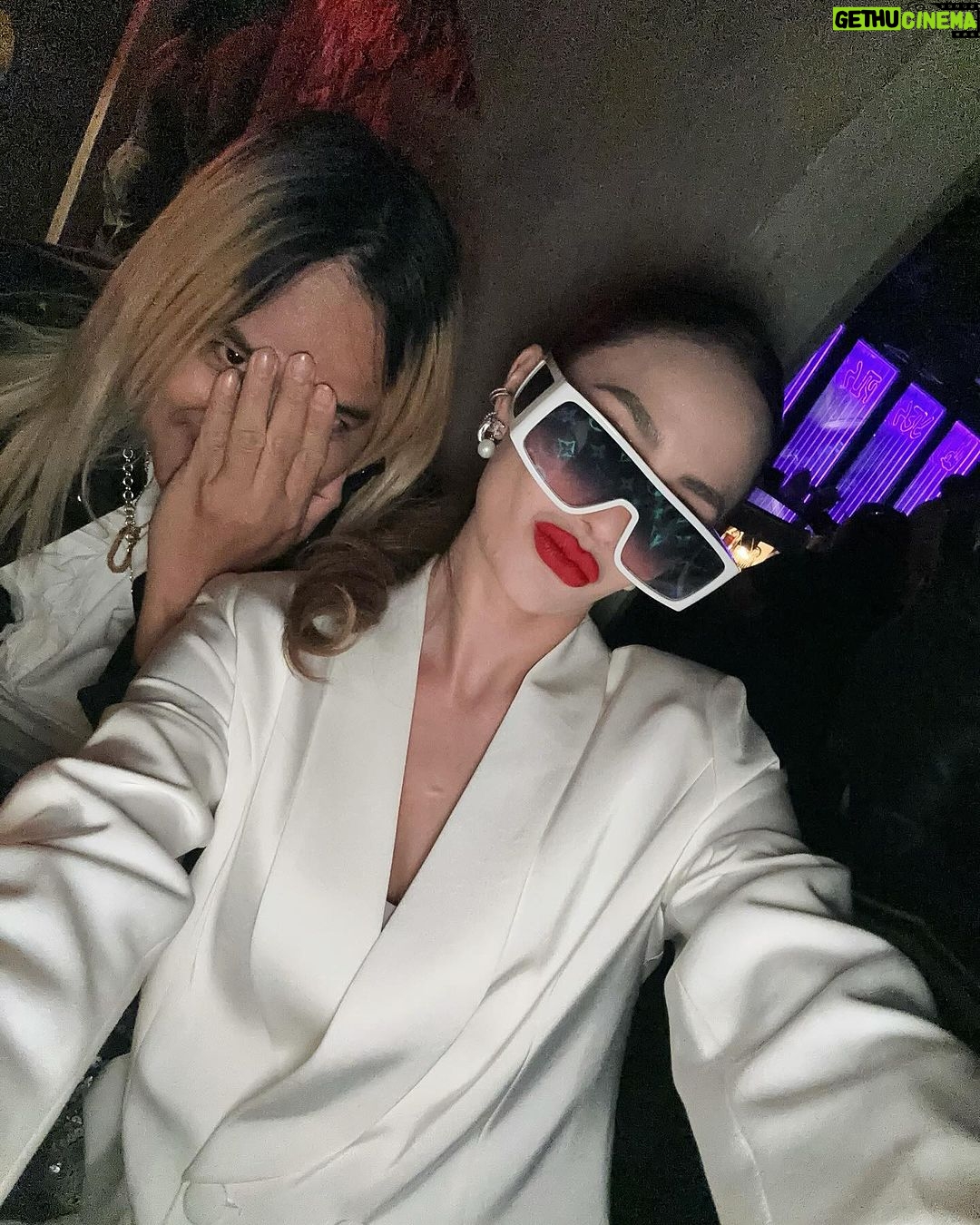 Arci Muñoz Instagram - On a Weekly basis. 🏖️🤙🏻🌊😘❤️👻💩