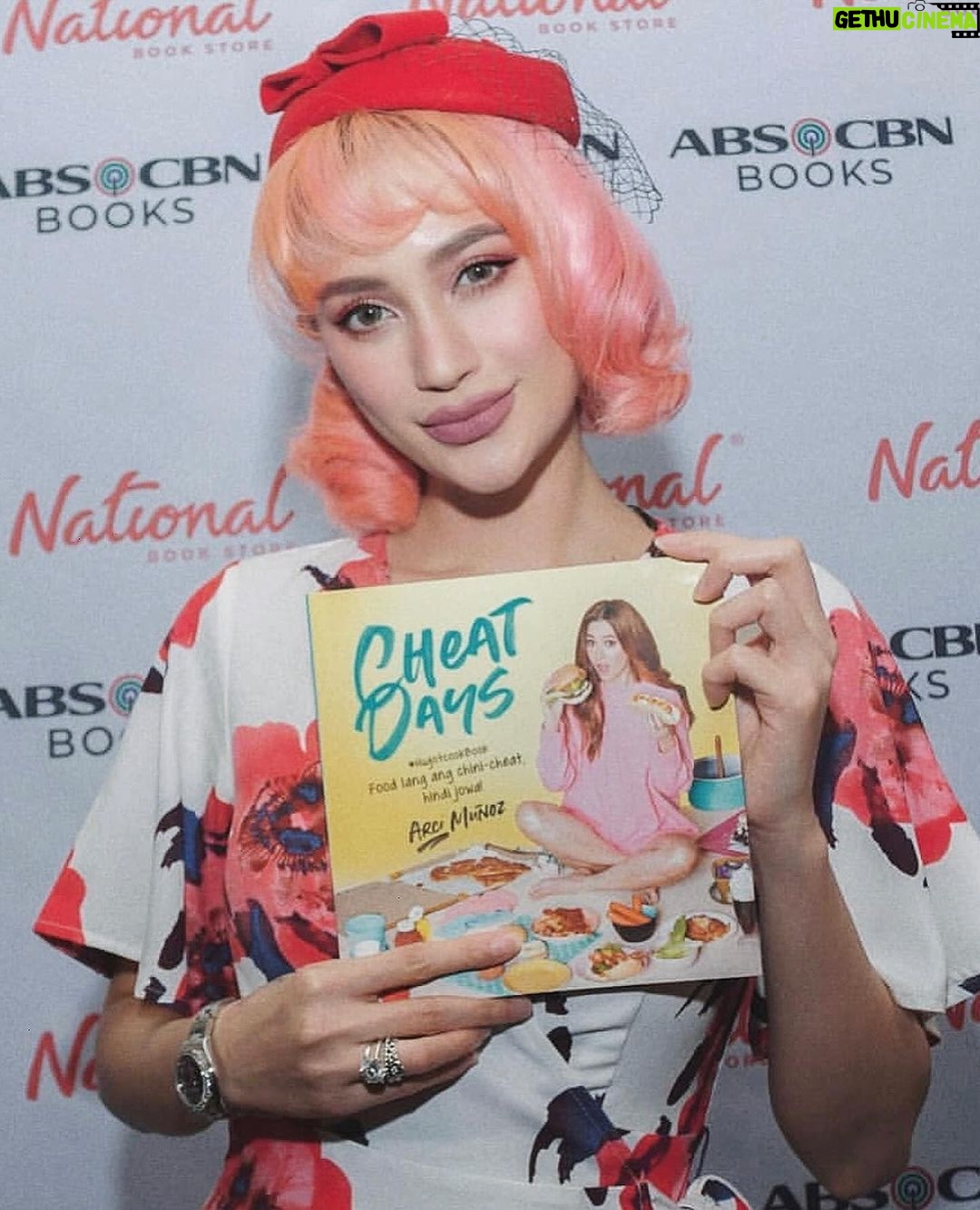 Arci Muñoz Instagram - THERE IS NO LIMIT TO WHAT WE, AS WOMEN, CAN ACCOMPLISH. Reach for ze stars! ✨🏋️♀️ #happyinternationalwomensday