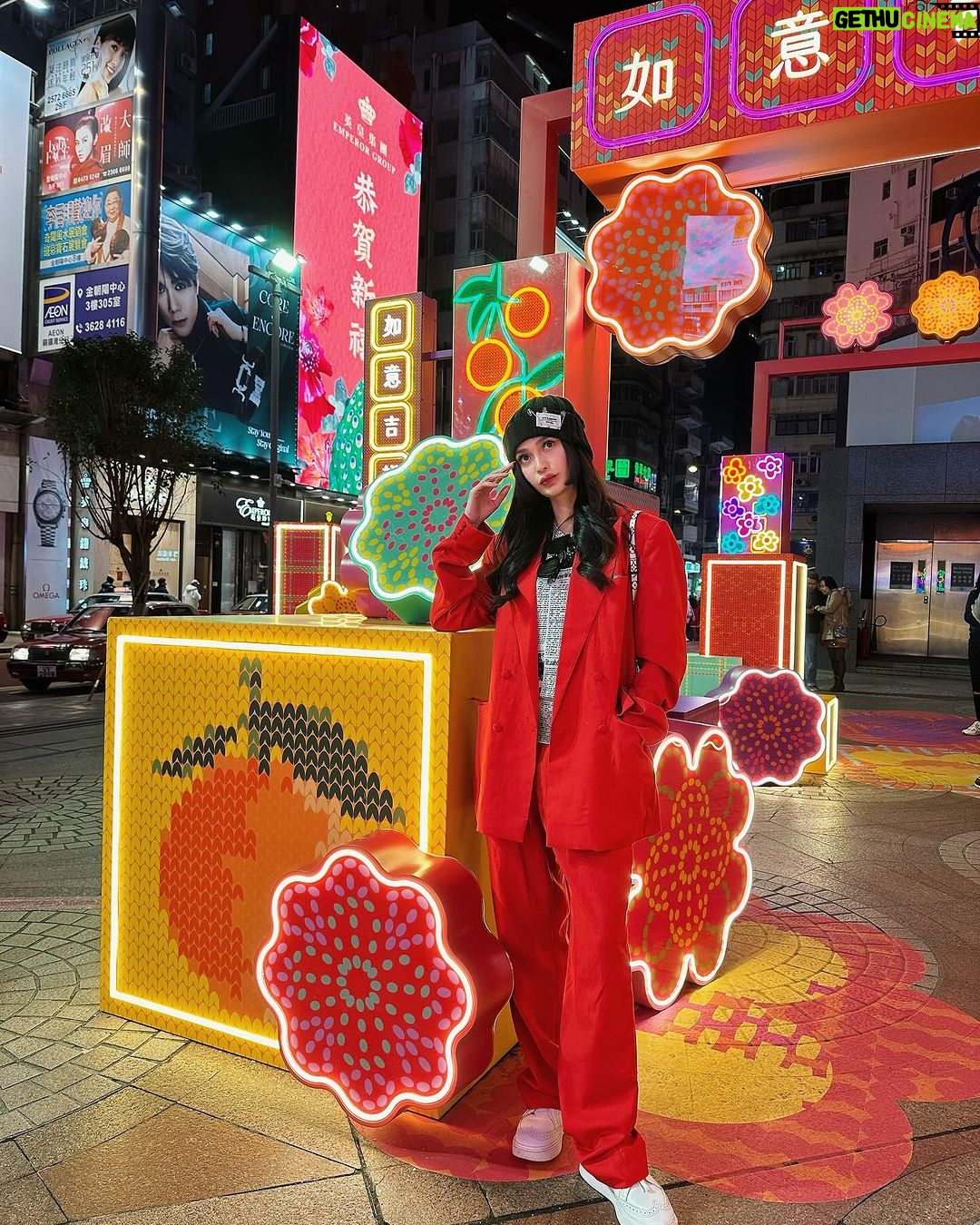Arci Muñoz Instagram - From the bustling streets to the stunning views, Hong Kong is a city that never fails to impress. All the mouth-watering food to breathtaking skylines, let’s get lost in the sea of neon lights where the nightlife is unbeatable. Not to mention the variety of street markets and fashion labels. Whatever it is, I will help you #DiscoverHongKong and show off my love for this amazing city. 🇭🇰 🌆🌃 @discoverhongkong has me definitely wanting more. Can’t wait to go back and say #HelloHongKong again soon! 🇭🇰