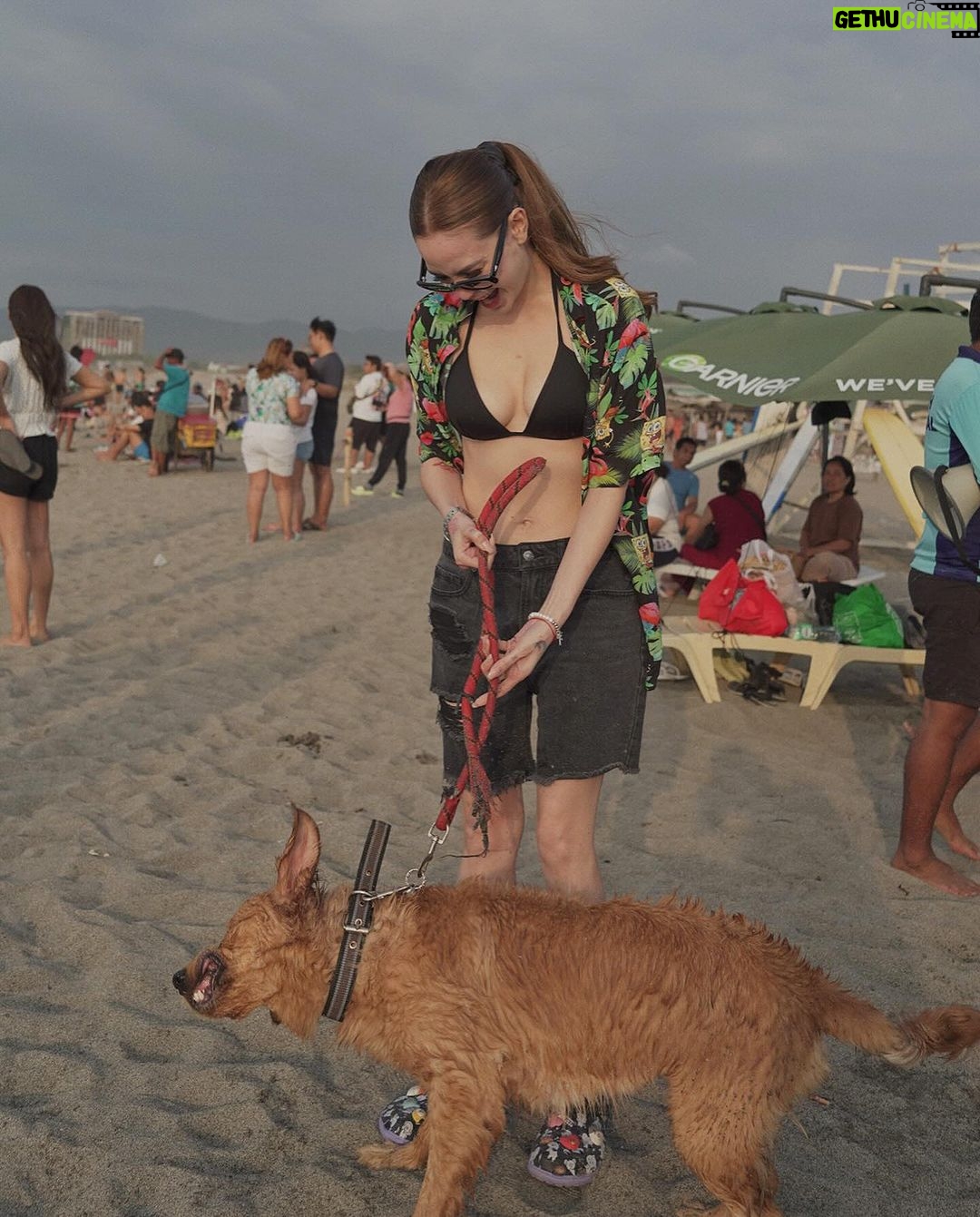 Arci Muñoz - 47K Likes - Weekend seesh!! 🏝️🌊🤙🏻⛱️