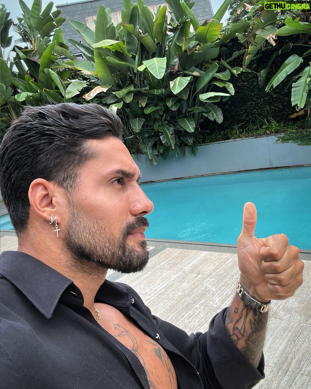Arcrebiano Araújo Instagram - Qual foi a palavra que vc encontrou na segunda foto? 🧠🎯