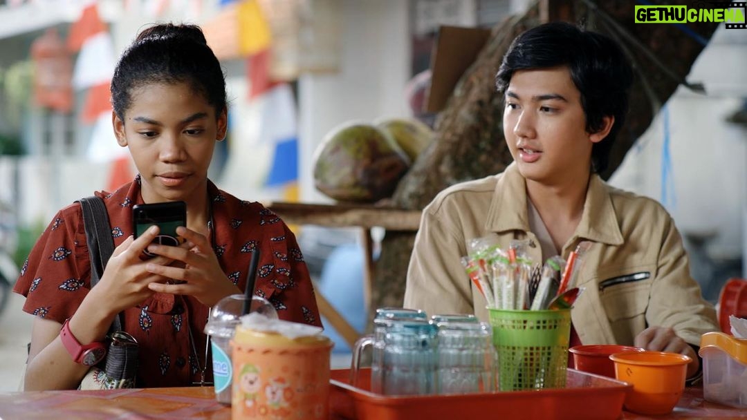 Ari Irham Instagram - Siapa yang belum nonton? 😜 @imperfect_theseries