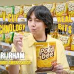Ari Irham Instagram - Halo! Perkenalkan gue Ari Irham sebagai Brand Ambassador Potabee, snack keripik kentang dengan taburan bits asli dan dipotong dengan V-Cut Technology, bikin kriuknya pecah, rasanya wuuuuaaah!! 🙌🏻 Gue dari dulu suka banget semua rasanya sih! Kalo kalian paling suka rasa apa nih? Kasih tau di komen dong! 😎 #Potabee #KriuknyaPecahRasanyaWah