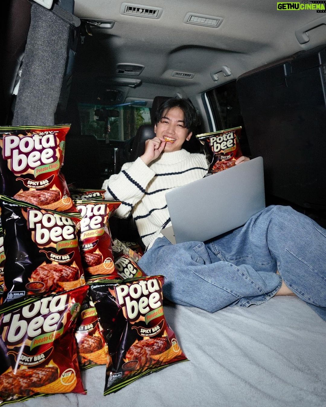 Ari Irham Instagram - Intinya selalu akan ada Potabee Sapi Panggang Pedas kapanpun dan dimanapun. Udah pada nyobain belom? @potabeeid #Potabee #PotabeeSapiPanggangPedas