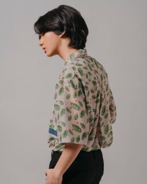 Ari Irham Instagram - Ari Irham ( @ariirhamm )
For more information www.kite.id
•
Photo by @julianlatif
Make up by @Oktrinazzahra
Hairstylist by @Yemimaeg
Stylist by @Astecat
first look @tommyhilfiger @mapfashion
second look @ramadauhandesignstudio