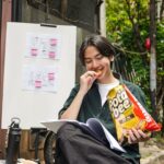 Ari Irham Instagram - Tau gak apa yang paling gua tunggu dari break syuting? Ya pastinya ngemilin Potabee! Apalagi sekarang ada yang sharing pack, jadi gua bisa sharing deh ke yang lain:) Kalo kalian makan Potabee Sharing Pack mau sharing sama siapa nih? @potabeeid #Potabee #kriuknyapecahrasanyawah