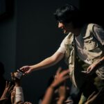 Ari Irham Instagram - Keliatan happy nya manggung lagi! Bandung i love you! ❤️ Ditunggu kota-kota berikutnya! • • • Thank you @topcoffeeid @prambors @universitas.widyatama
