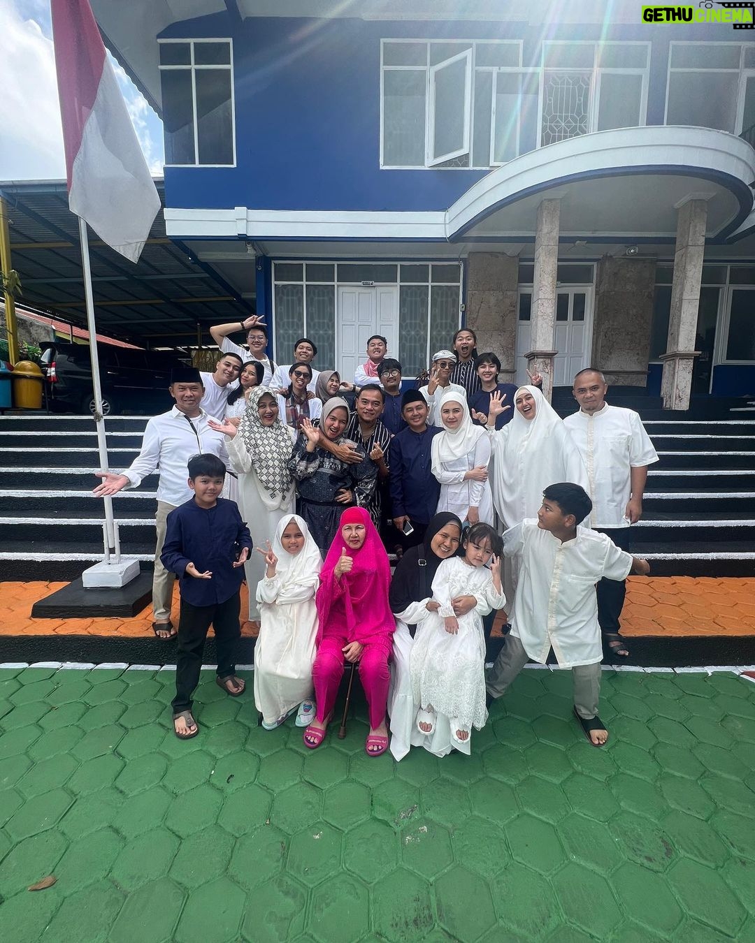 Ari Irham Instagram - Selamat Hari Raya Idul Fitri 1444 H Tahun 2023! Minal aidzin walfaidzin 🙏🏻