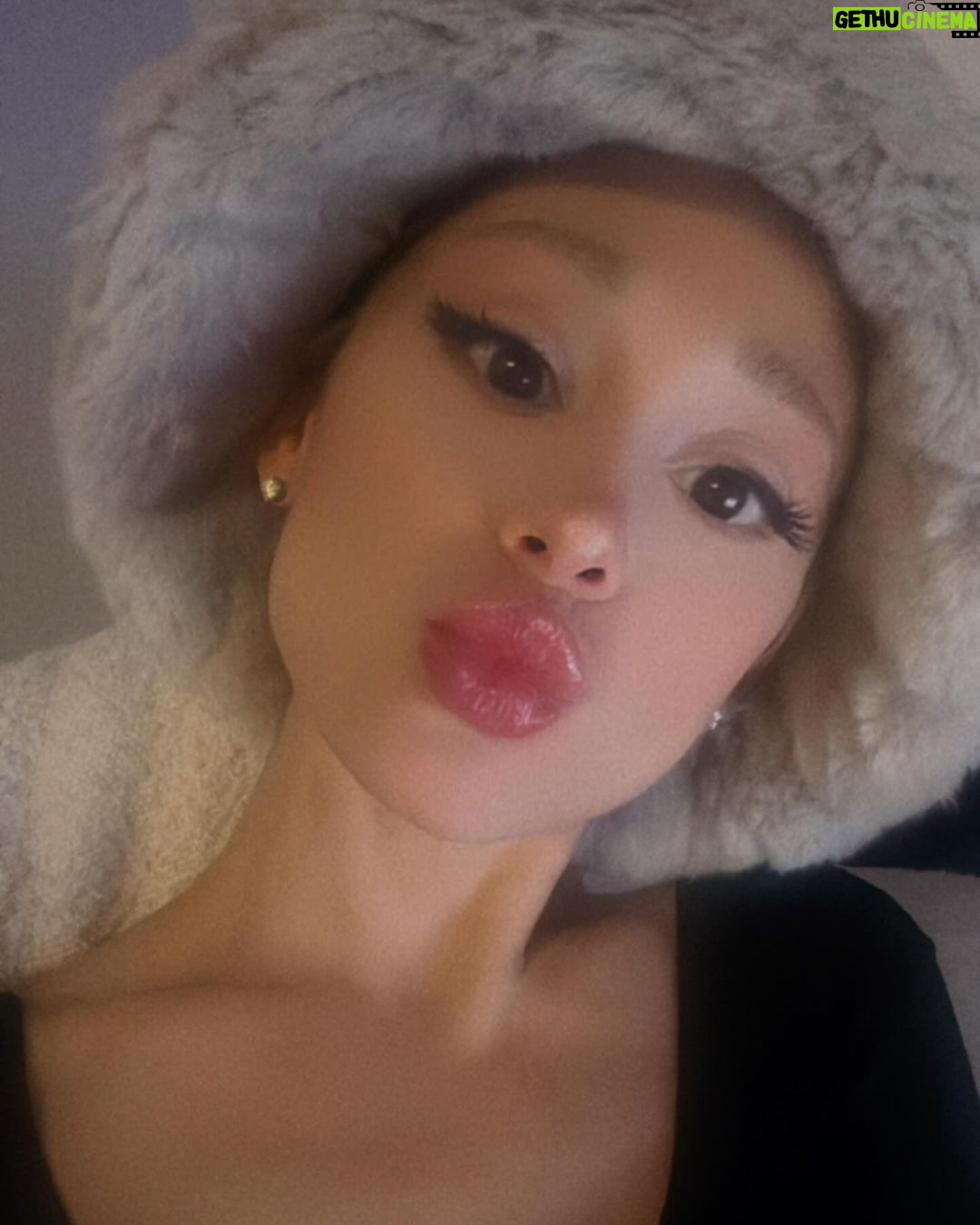 Ariana Grande Instagram - 𖦹 ☼ ⋆。˚⋆ฺ ∞ ☼