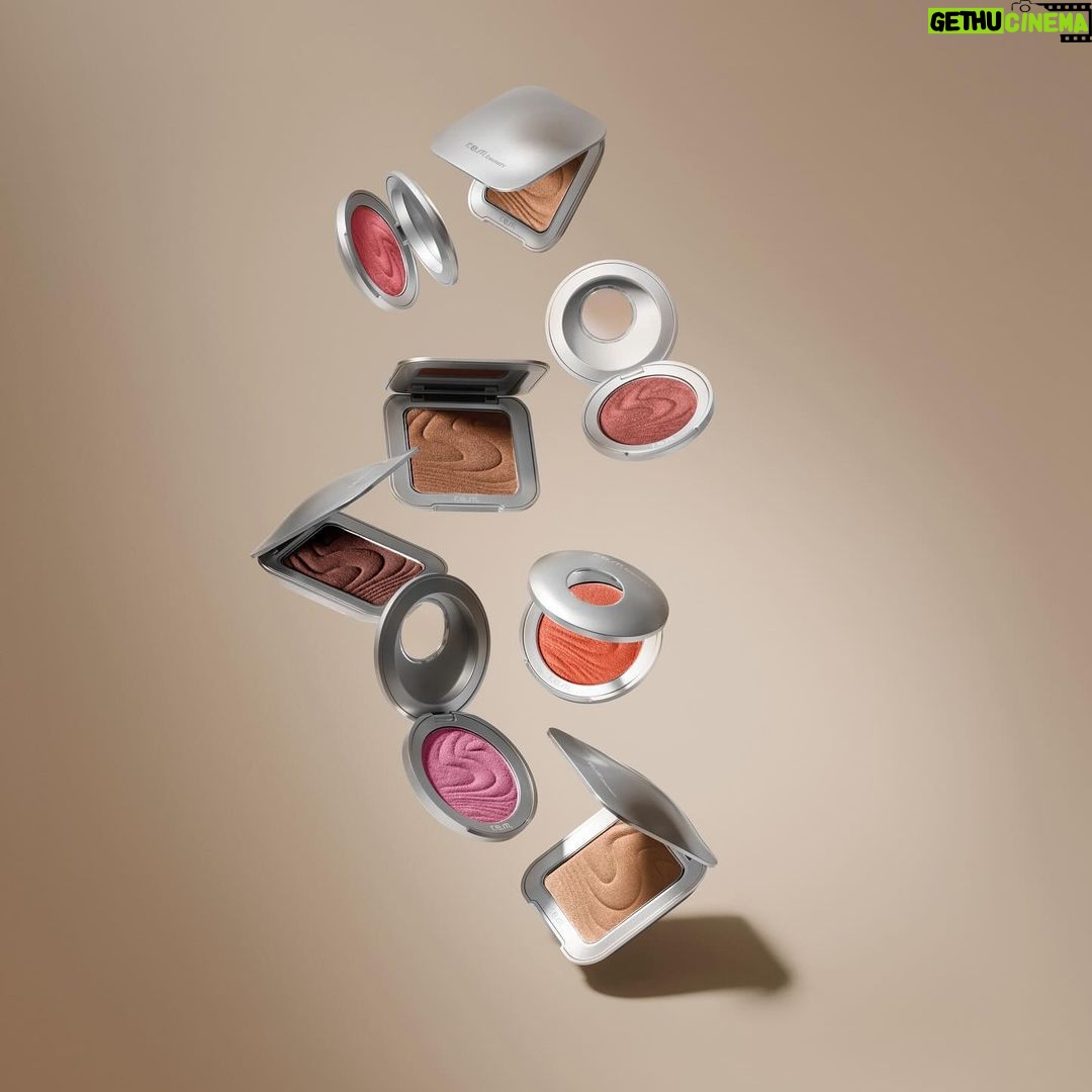 Ariana Grande Instagram - so excited to finally share our @r.e.m.beauty hypernova satin matte blush and bronzers with you! available on 2.8 in 8 new powder blush shades and 6 matte bronzers on rembeauty.com. they feel ultra lightweight and glide on and melt into your skin leaving a soft smoothing and blur effect. also!!!! we are dropping the mist thing setting spray and blush + bronzer brushes to perfectly pair with them. it is the best smelling, most delightful setting spray i’ve ever used and i loooooove how it feels on my skin! get early access at the link in @r.e.m.beauty’s bio ♡