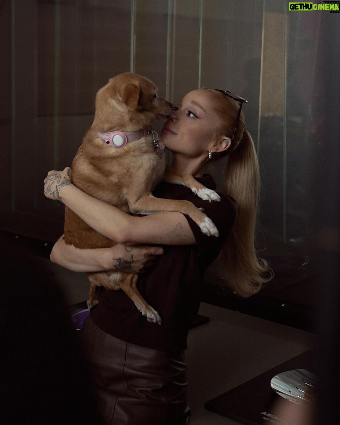 Ariana Grande Instagram - 10+ years, 14 plaques and 39 billion streams later. New #BillionsClub episode coming soon 🤍