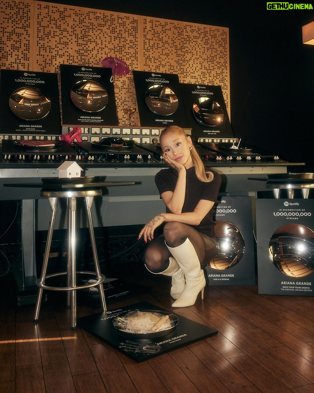 Ariana Grande Instagram - 10+ years, 14 plaques and 39 billion streams later. New #BillionsClub episode coming soon 🤍