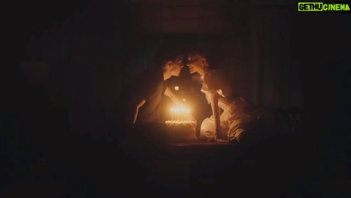 Ariana Grande Instagram - 。˚❀ we can’t be friends 。˚❀ video out now starring the brilliant Evan Peters, directed by the incredible @christhedirector, thank you for creating such a safe space, for holding my hand, and for thoughtfully bringing this entire album to life with this one video. though we will make many more, this video is the album to me. a tremendous thank you to the incredible crew who made this what it is. Directed By : @Christhedirector Exec Producer: @Lluuggaaaa Producer’s: @a_lerios, @miketheproducer Production Managers: @Nicky_bonez @alexrandall Production Coordinator: @Anthony_nelson Commissioner: @devonlibran Rep: @labuda.tv Production Companies: @londonalley @luckybastards_inc - DP: @trofimov_t 1st AD: @makingmovesmorales 2nd AD: @damon_limbrick 1st AC: Reed Koppen 2nd AC: Richard Dabbs Remote Head tech: Brett Folk DIT: CJ Miller Scripty: Bryan Sundstrom VTR: Kai Morrison VTR Assist: Dense Wharton Moco Lead Tech: George Hladky Moco tech: Christopher Tuff - Gaffer: @culorado.hickman BBE: Matt Hall Electric: @tmhwk_af Electric: Camilo Figueroa Electric: Dick Smart Electric: Rich Arana Programmer: Gideon Markham Key Grip: @mynor_rocks BBG: Jake Koenig Grip: Satoshi Yamazaki Dolly Grip: @thrasher30019 Grip: Steve O’Hollearn Grip: Ricky Walters Grip: David Richardson - Production Designer: @alexseesthis Art Coordinator: @danengwall Set Decorator: @veronicaxiana Leadman: Daniel Oregel On Set Dresser: Duy Nguyen Set Dresser: Max Bringas Set Dresser: Ramon Navarro Prop Master: Naomi Prentice SFX Lead: Zak knight SFX: Cade Fall SFX: August Simien SFX: Matt Gilmore - Steve’s New GF: Dylan Raine Peaches’ New BF: Vincent David Doctor: Time Winters Nurse: Tress Bell (ily Tress, if you’re seeing this) Nurse: David Huynh Waiting Room Extra: Crystal Lujan (she was so beautiful in waiting room scene) Waiting Room Extra: Jamaal Marshall (so were you!) Arcade Extra: Jake Welch Arcade Extra: Geoff Kinns - Post Producer: @ivanovalle Editor: @luiscarazapeimbert Color: @matt_osborne_color @company3 VFX: @digital.axis Sound Design: @rphljls @concret.form Camera: @panavisionofficial