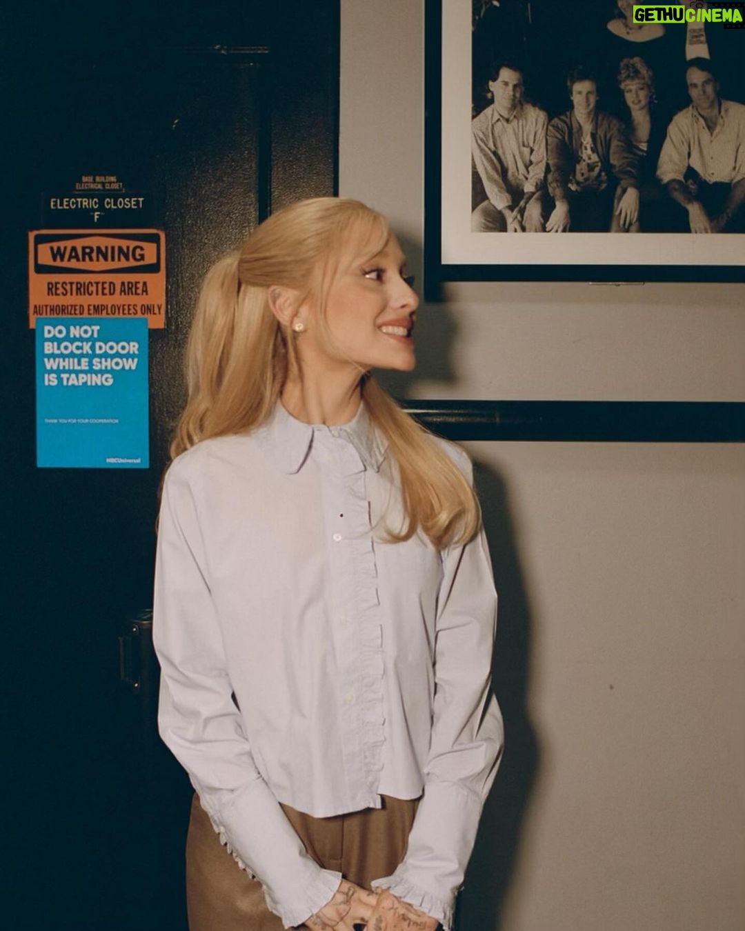 Ariana Grande Instagram - 。˚❀ thank you @nbcsnl ·ꕤ.゚