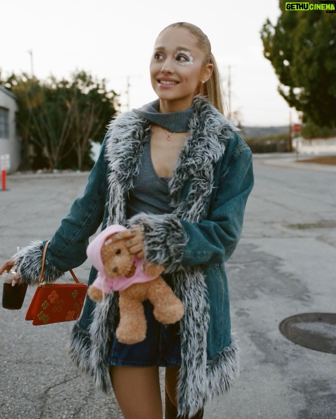 Ariana Grande Instagram - 𖦹 ☼ 。˚“brighter days ahead” 。˚⋆ฺ 🩺 eternal sunshine in one week (and a few hours) 🧸