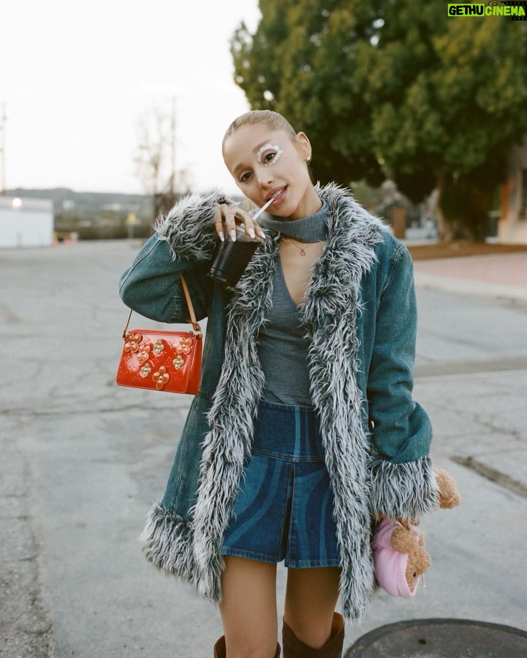 Ariana Grande Instagram - 𖦹 ☼ 。˚“brighter days ahead” 。˚⋆ฺ 🩺 eternal sunshine in one week (and a few hours) 🧸