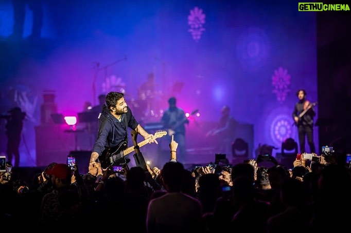 Arijit Singh Instagram - Dhonyobad Kolkata for great memories .. Delhi Next on 22nd Feb ..