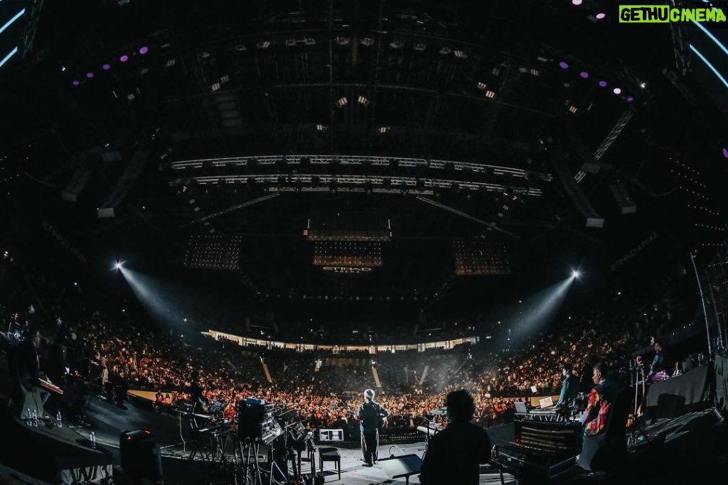 Arijit Singh Instagram - Thank You @abudhabi for making us feel alive after 22 months . Loved performing with you at @etihadarena.ae @yasisland @abudhabievents @pmeworld