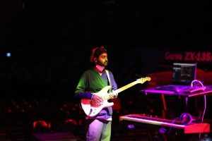 Arijit Singh Instagram - Tonight's team - Part 3 @abudhabi @etihadarena.ae @abudhabievents  @yasisland @pmeworld
