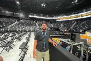 Arijit Singh Instagram - Tonight's team - Part 3 @abudhabi @etihadarena.ae @abudhabievents  @yasisland @pmeworld