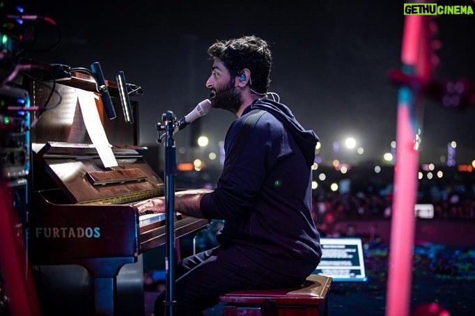 Arijit Singh Instagram - Dhonyobad Kolkata for great memories .. Delhi Next on 22nd Feb ..