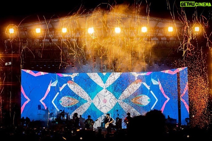 Arijit Singh - 338.8K Likes - Dhonyobad Kolkata for great memories ..
Delhi Next on 22nd Feb ..